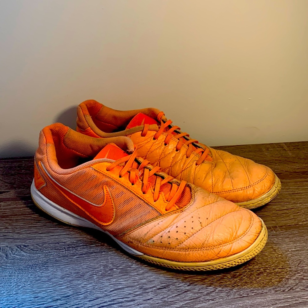 Nike Gato Orange Size 11.5 Men’s Soccer